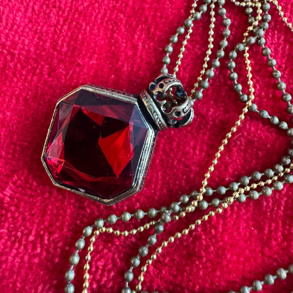 Elegant Red Pendant Necklace - Picture 2 of 6